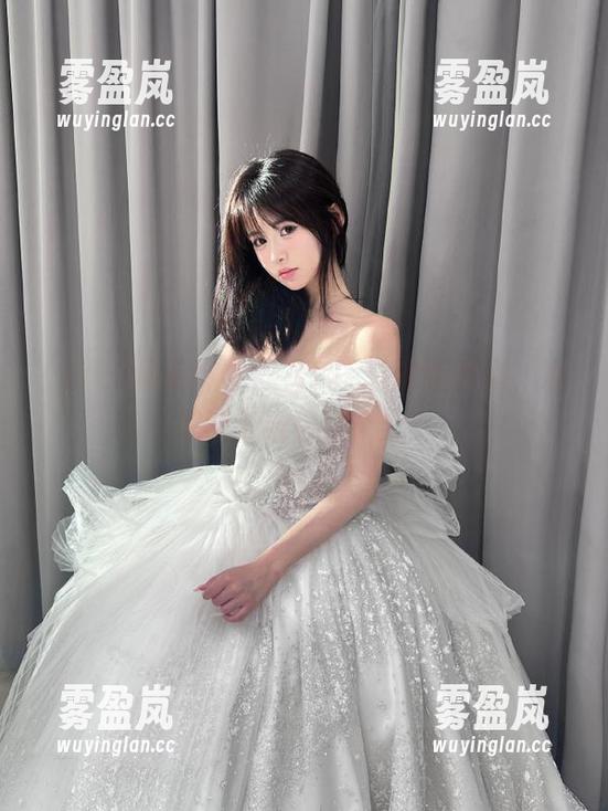 怀着好奇心看17c苹果版黑料，心里默默给它打个分！