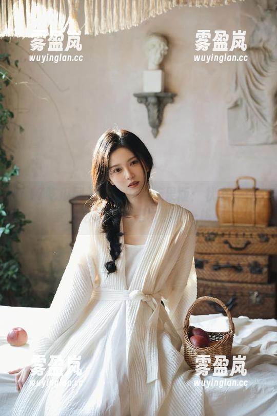 17吃瓜网 17吃瓜网苹果版:状态一利索,吃瓜的姿势也别具一格!