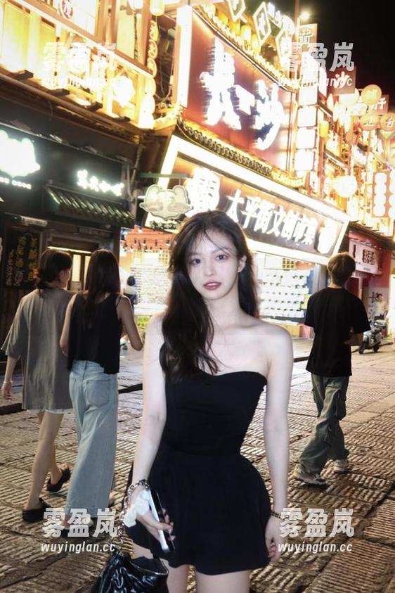 51吃瓜 “51吃瓜入口”:当好奇心勾引我,外面的八卦真让人意想不到。