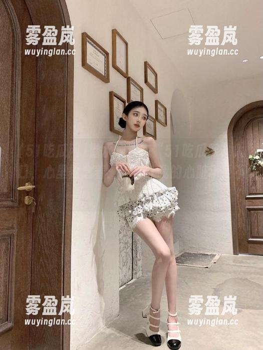 51吃瓜网 潜水观众在“51吃瓜网”入口,心里默念着:“别让我的心脏承受不起。”