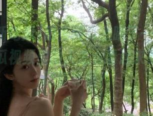 刚在网页上瞄了一眼，51最新吃瓜视频里的人怎么看起来有点像我隔壁邻居？