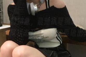 别急，最新扒哥黑料视频在线来了，舔屏状态开启，感觉要磕出火花。
