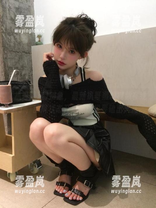 扒哥黑料 别急,最新扒哥黑料视频在线来了,舔屏状态开启,感觉要磕出火花。