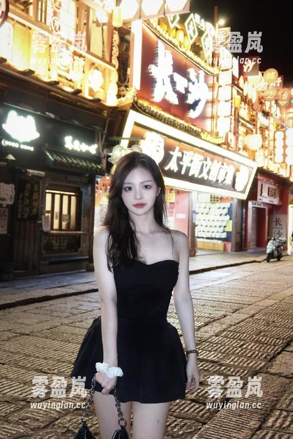 黑料吃瓜网站 直达抖音网红的尴尬时刻,真相在黑料吃瓜网站等你来翻牌!