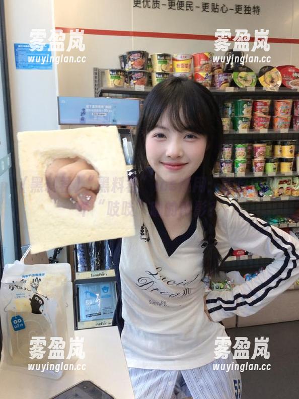 黑料君 “黑料君”ios应用:吃瓜中那个“吱吱”响的背影?