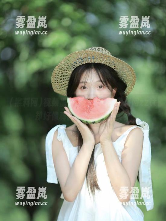 黑料网 视频里的人都在演,黑料网zztt却好像真把戏演成了现实?