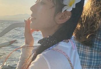 “黑料资源网”访问地址，听说那里的瓜好得让人想跳楼摘！
