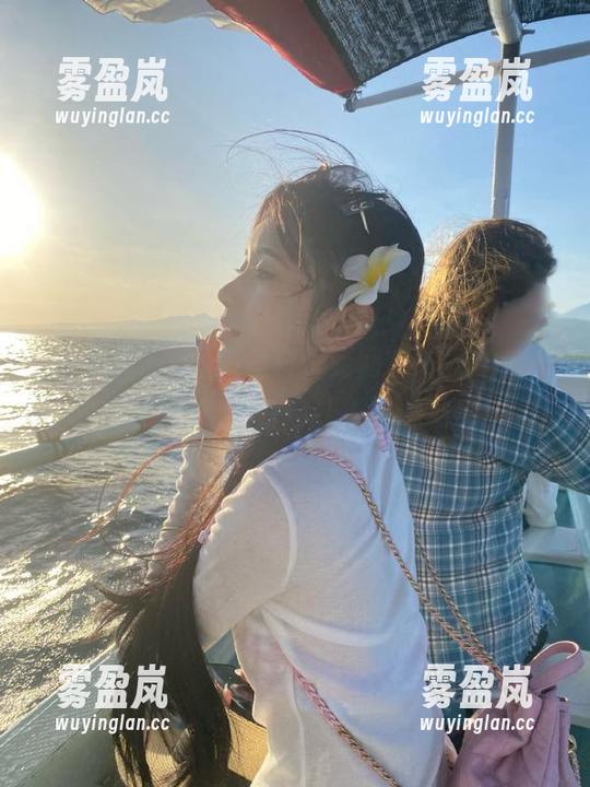 黑料资源网 “黑料资源网”访问地址,听说那里的瓜好得让人想跳楼摘!